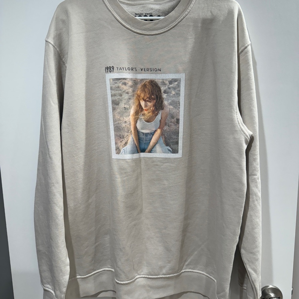 Taylor Swift 1989 Graphic Sweatshirt